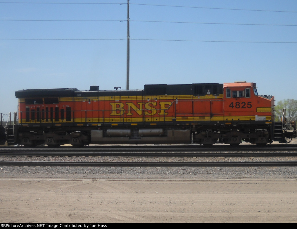 BNSF 4825